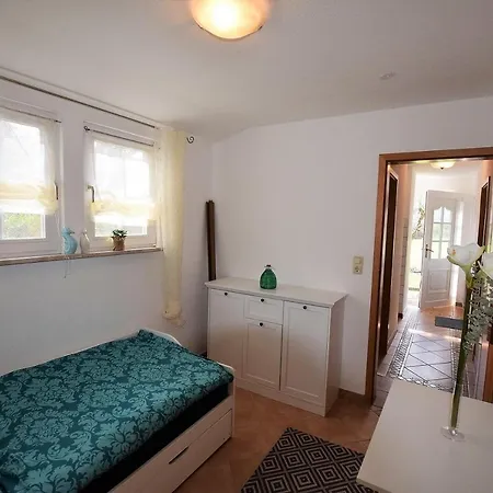 Ferienhaus-kleines-waldhaus *